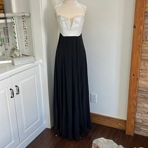 Mason black and white strapless gown. Sz 2